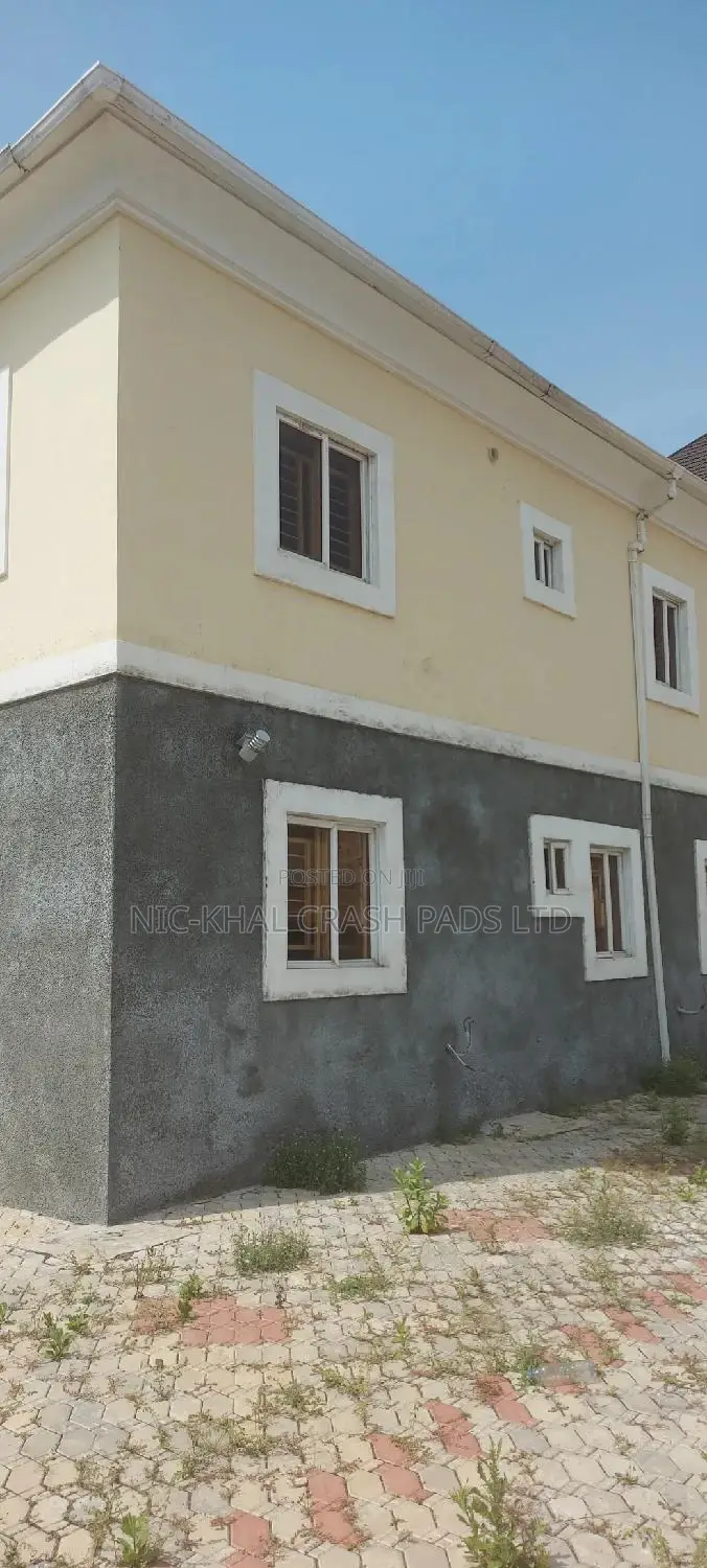 3bdrm Block of Flats in Off 69 Road, Gwarinpa for sale