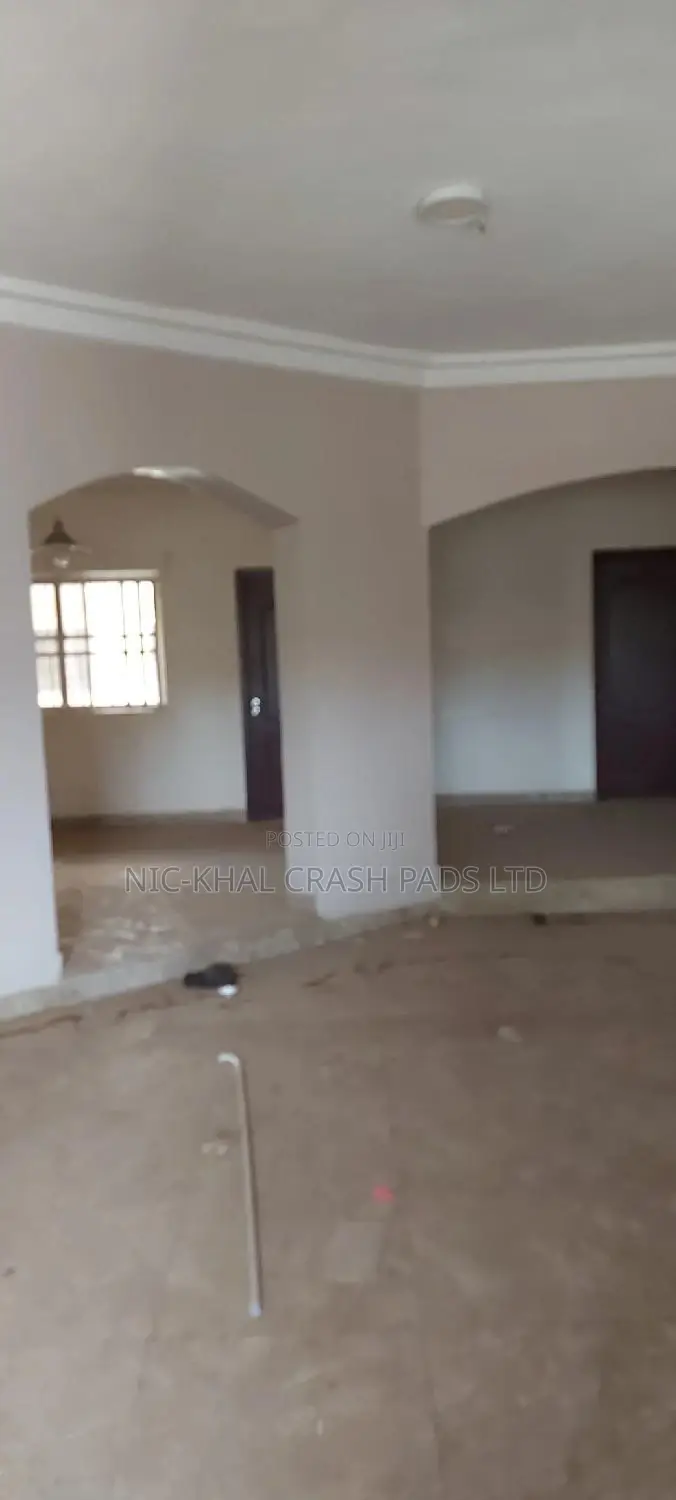 3bdrm Block of Flats in Off 69 Road, Gwarinpa for sale
