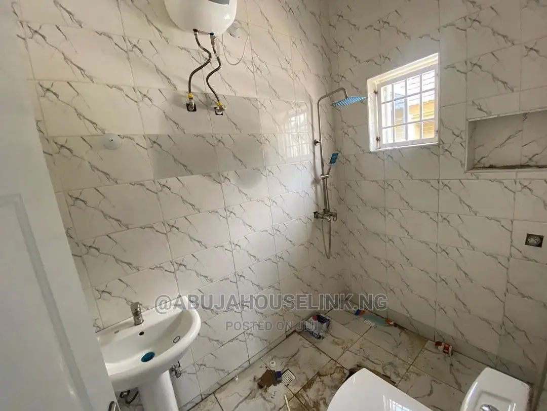 3bdrm Bungalow in Efab Queens Estate for sale