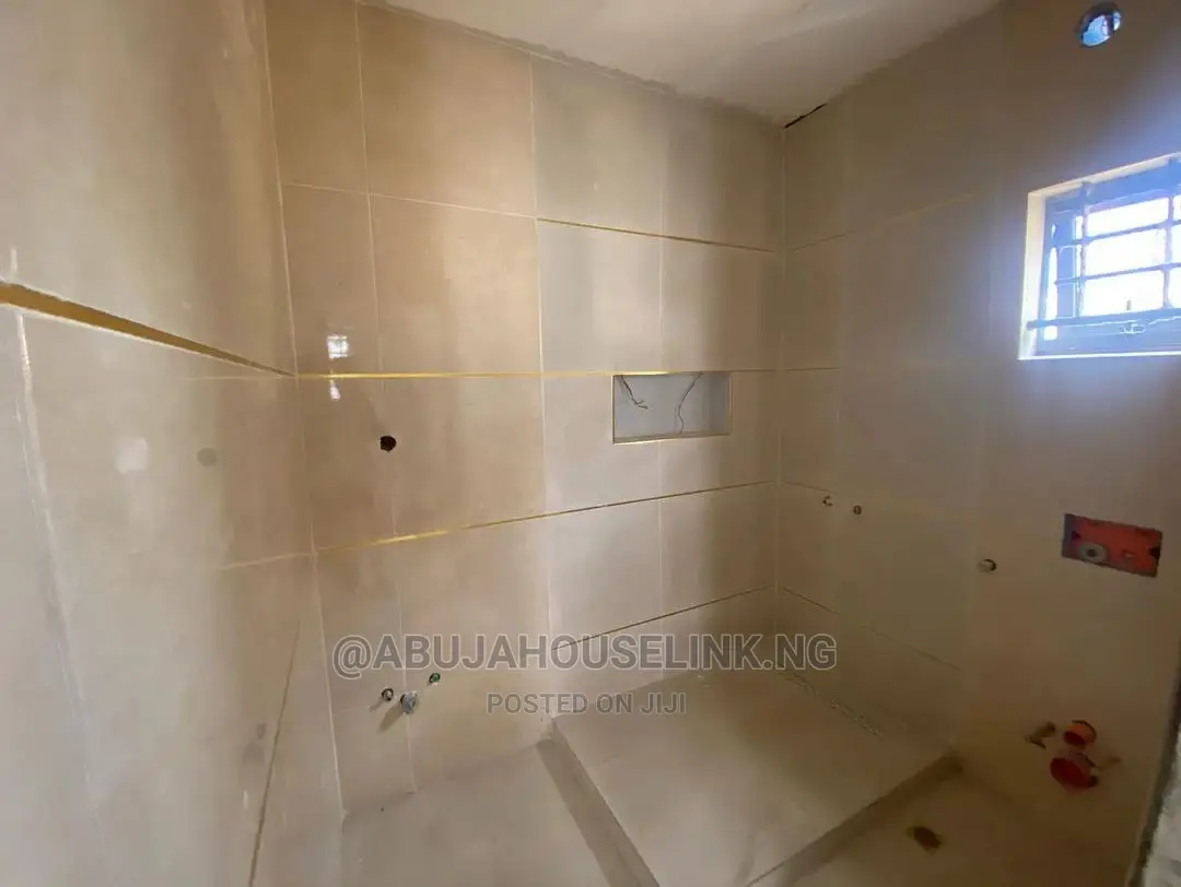 4bdrm Duplex in Jahi By Gilmore for sale