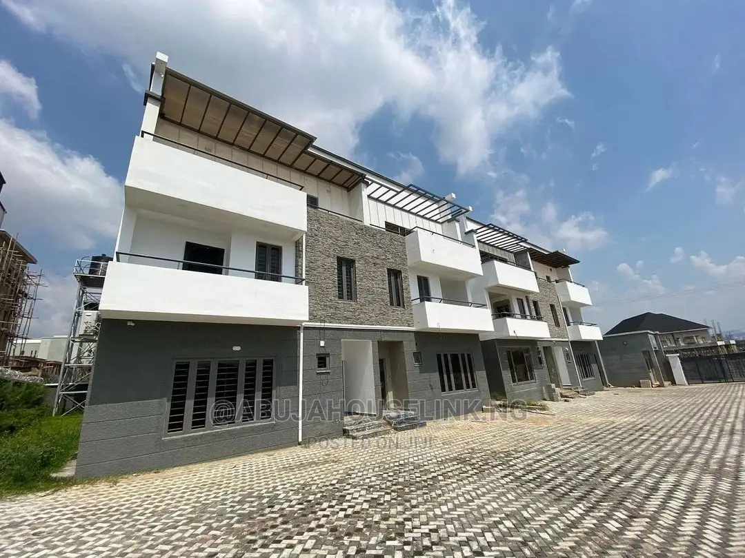 4bdrm Duplex in Jahi By Gilmore for sale