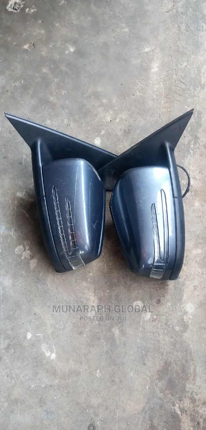 Mercedes Benz C300 W204 Side Mirror Set.