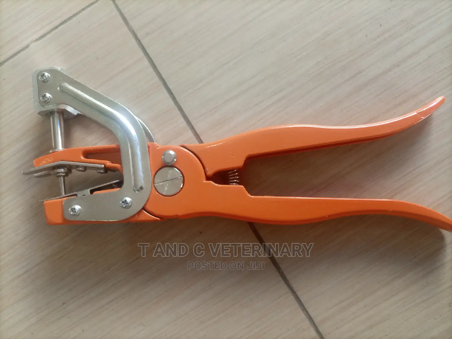 Ear Tag Applicator for Animals