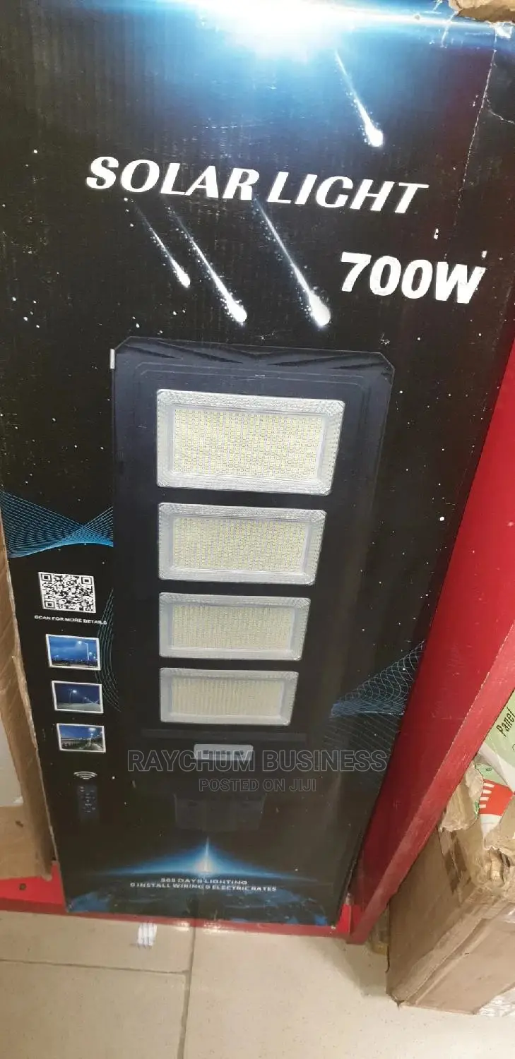 All in One Big 4eyes 700w Solar Street Light Black Panel