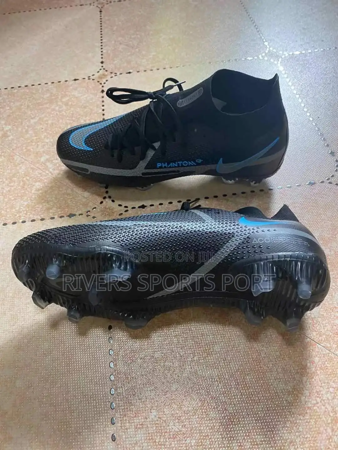 Original Nike Phantom Football Boot