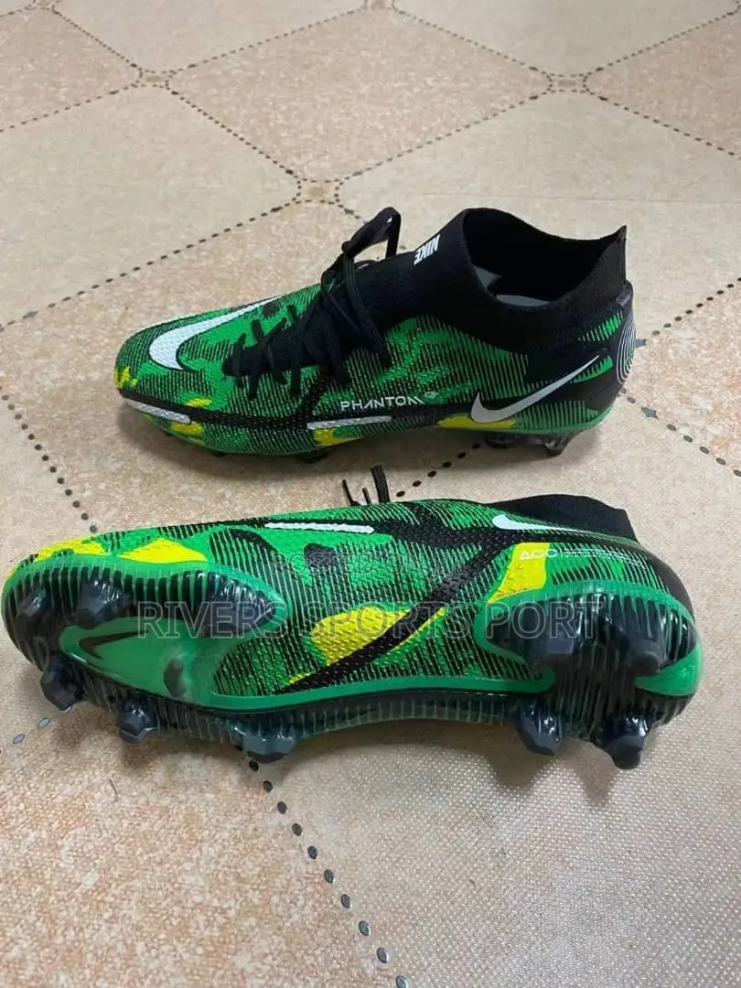 Original Nike Phantom Football Boot
