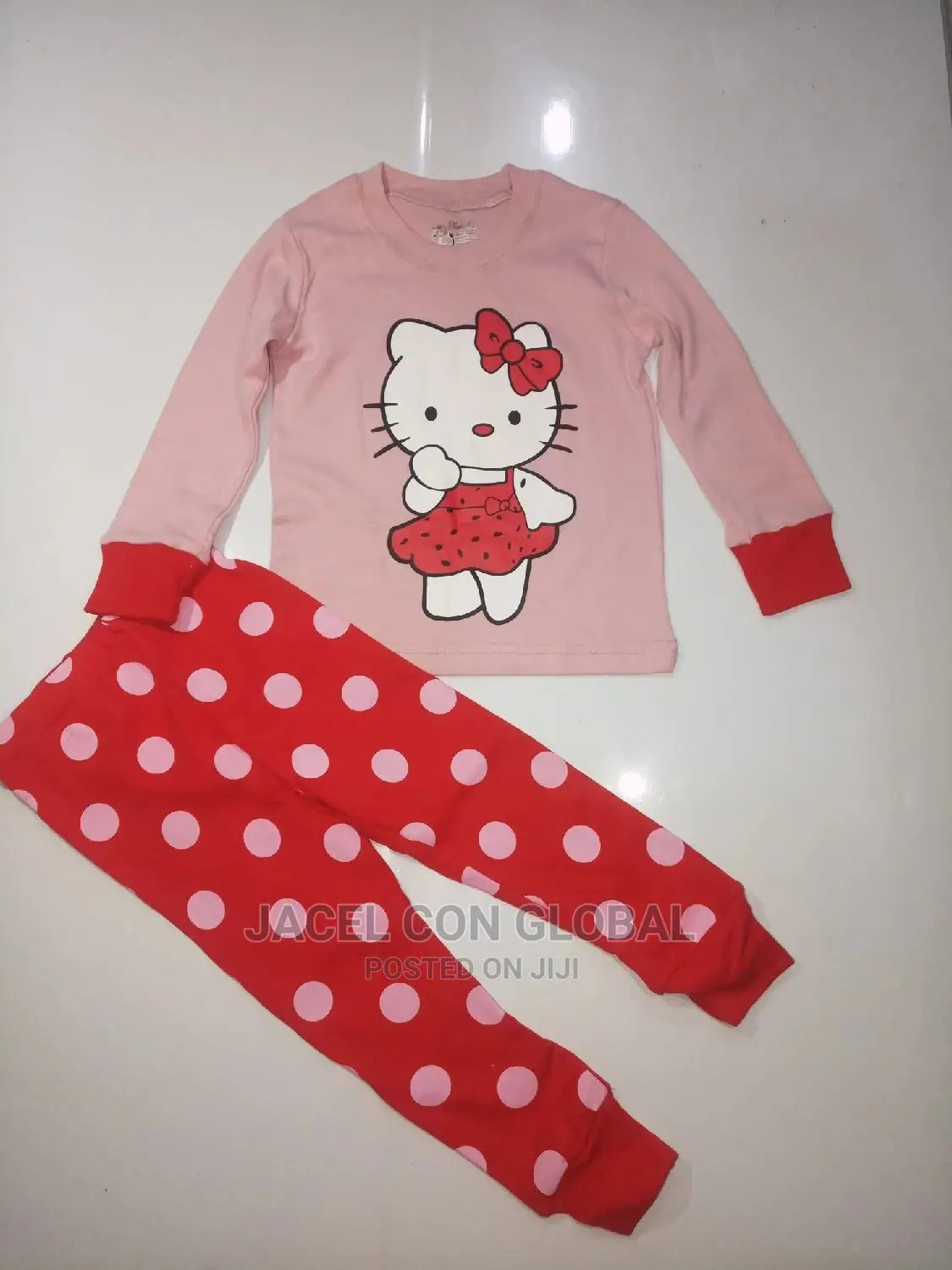 Hello Kitty Pyjamas / Lounge Wear / Sleepwear (2 - 6yrs)