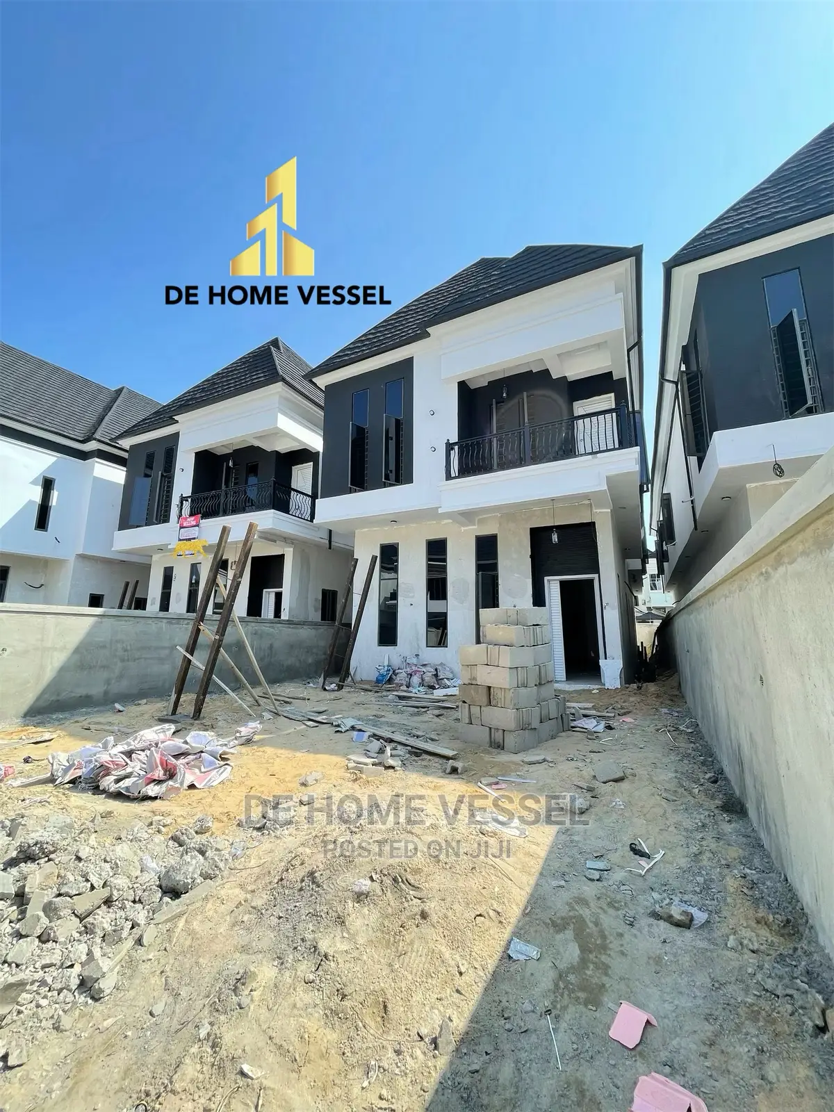 5bdrm Duplex in Chevron for Sale