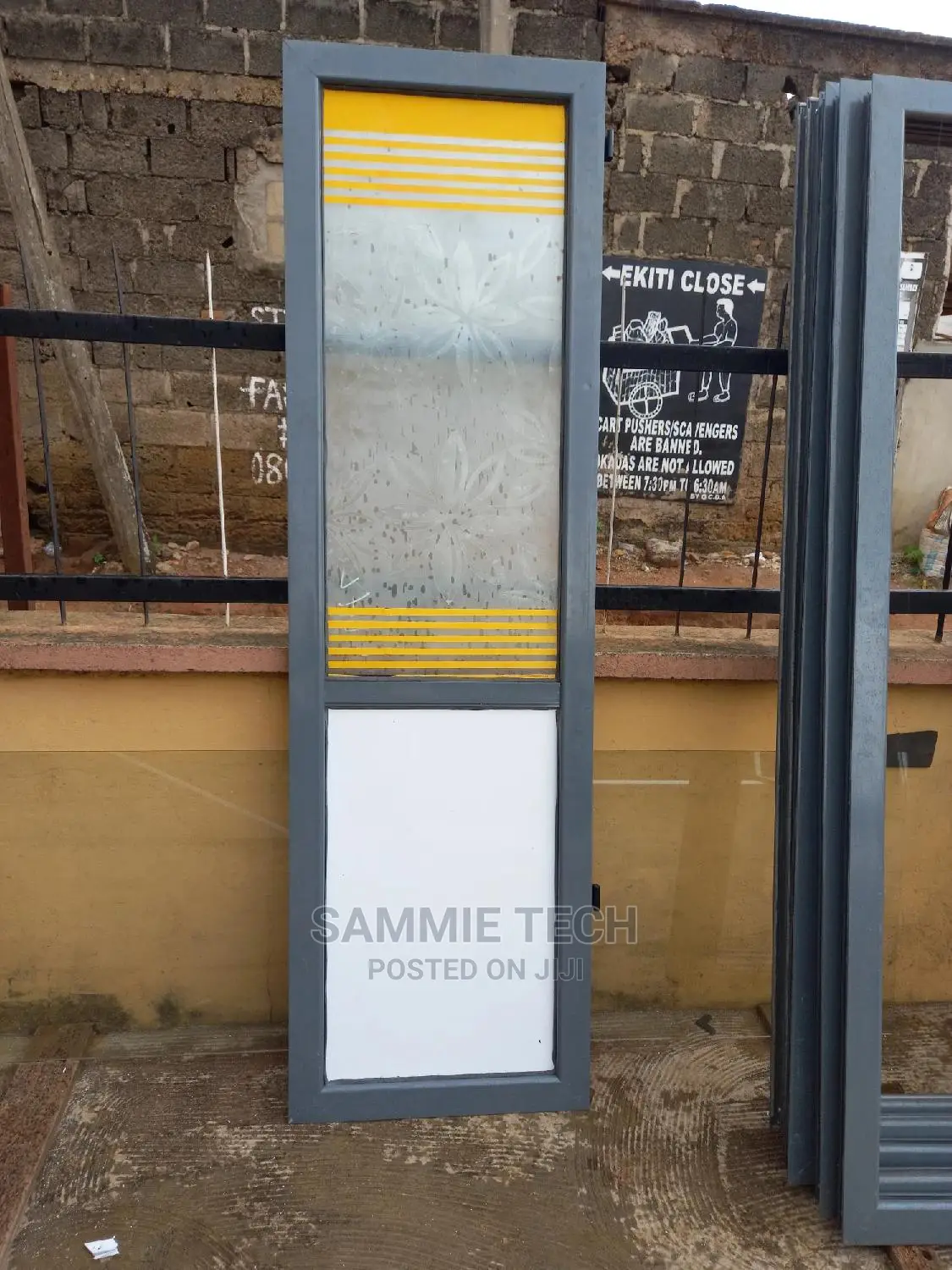 Aluminium Toilet Door With Standard Material and Frost Glass