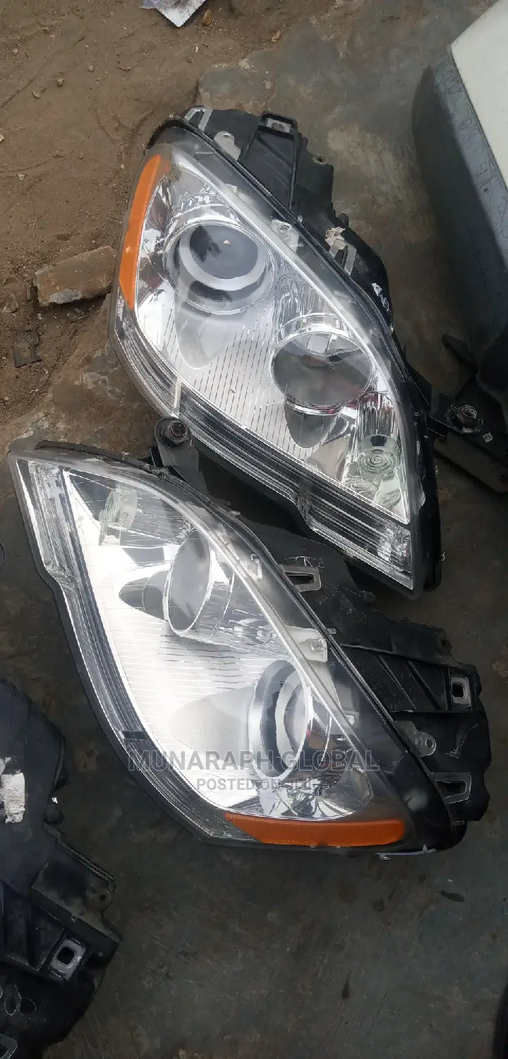 Mercedes Benz ML350 2010 Model Headlamp Set.