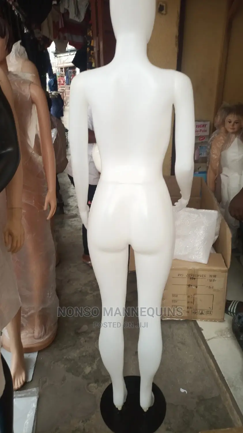White Plastic Size 10 Faceless/Detachable Female MANNEQUIN