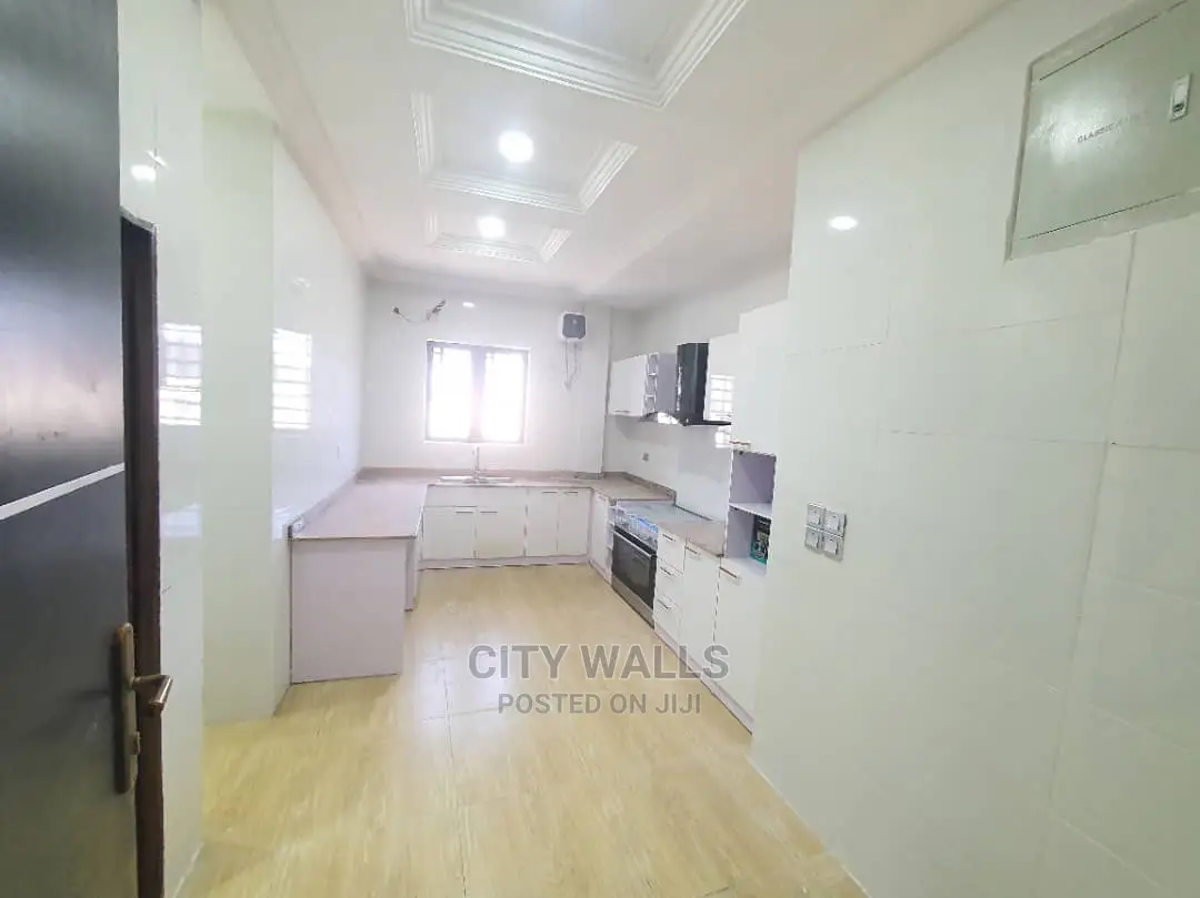 2bdrm Penthouse in Ikate for Rent