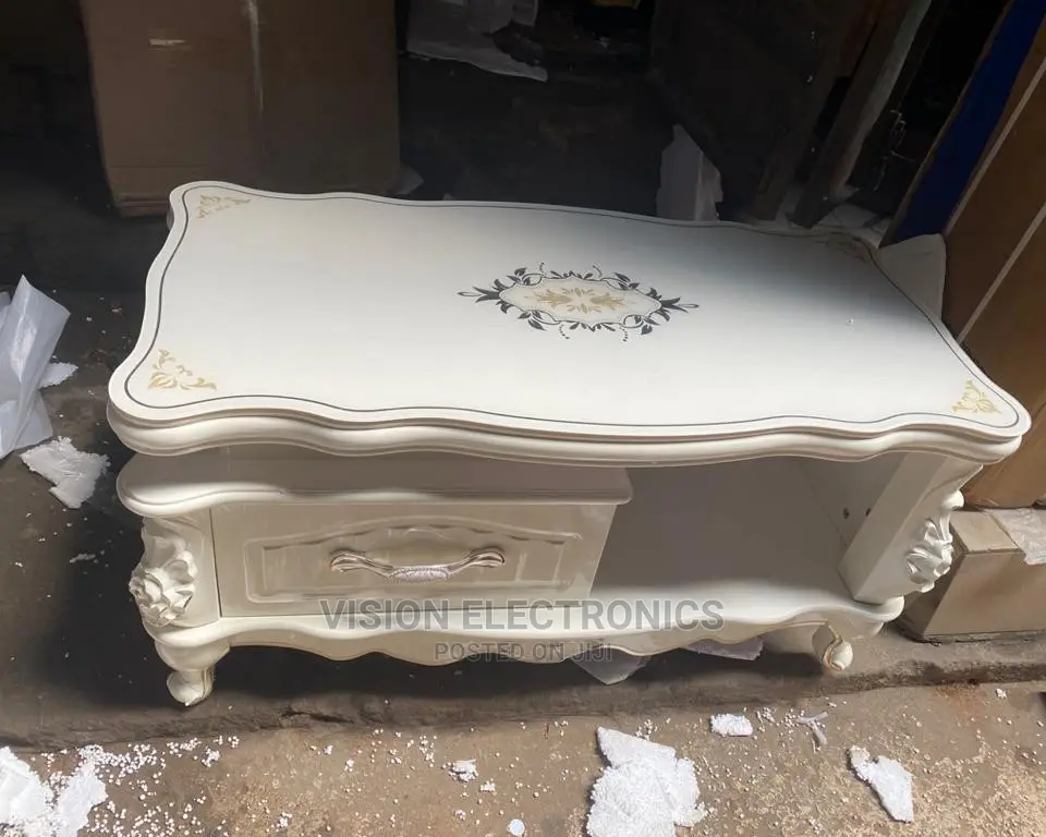 Royal Medium Center Table