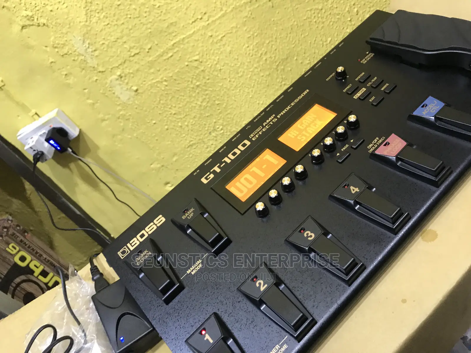 Boss GT 100 Guitar Effect Pedal