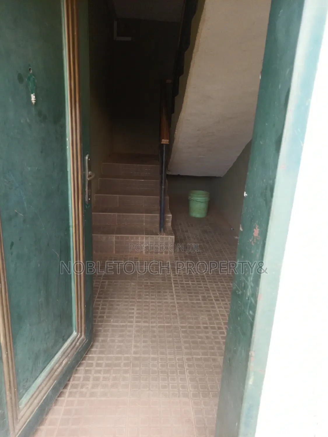 3bdrm Block of Flats in Alagbada Bus Stop for sale