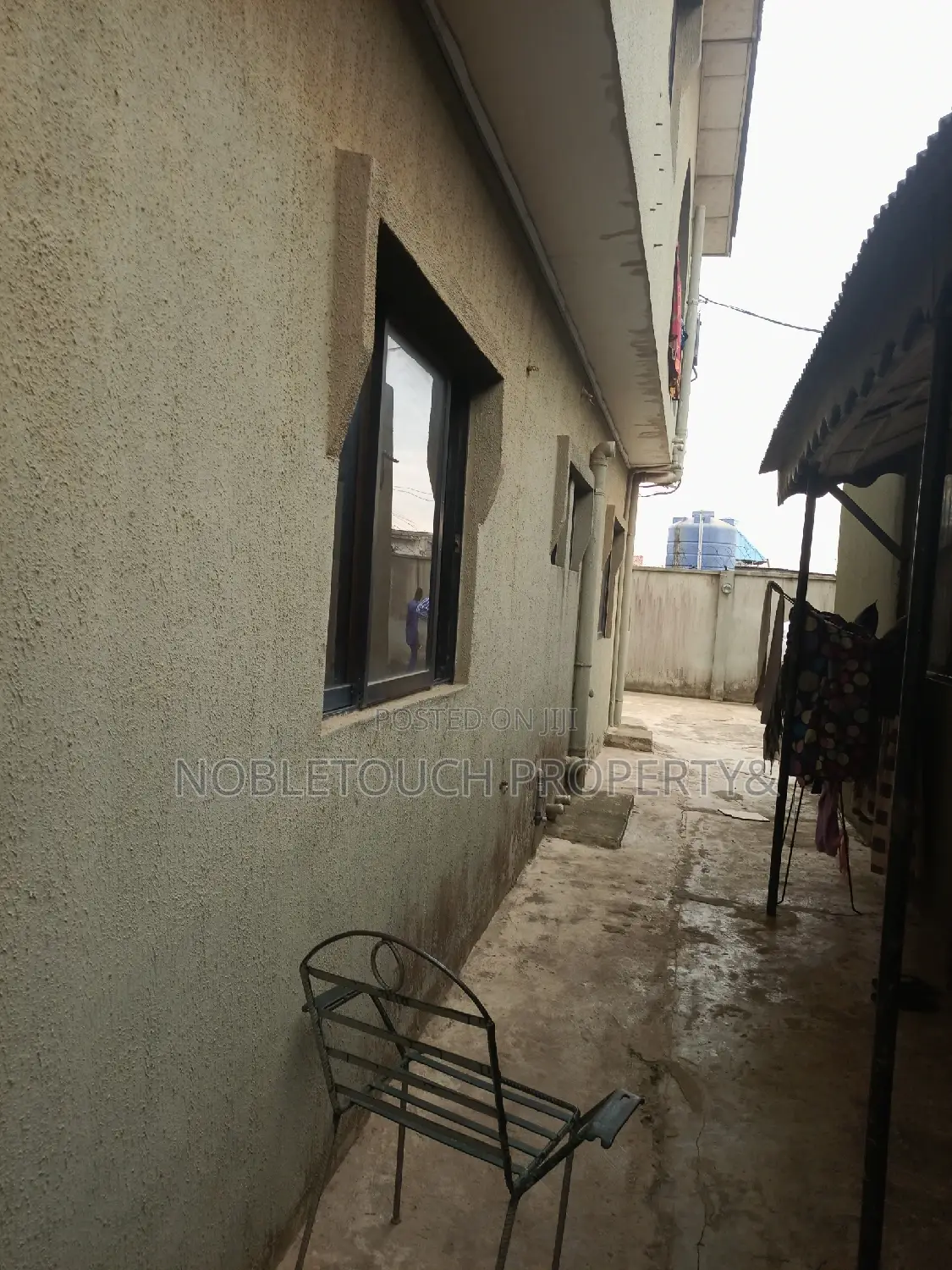 3bdrm Block of Flats in Alagbada Bus Stop for sale
