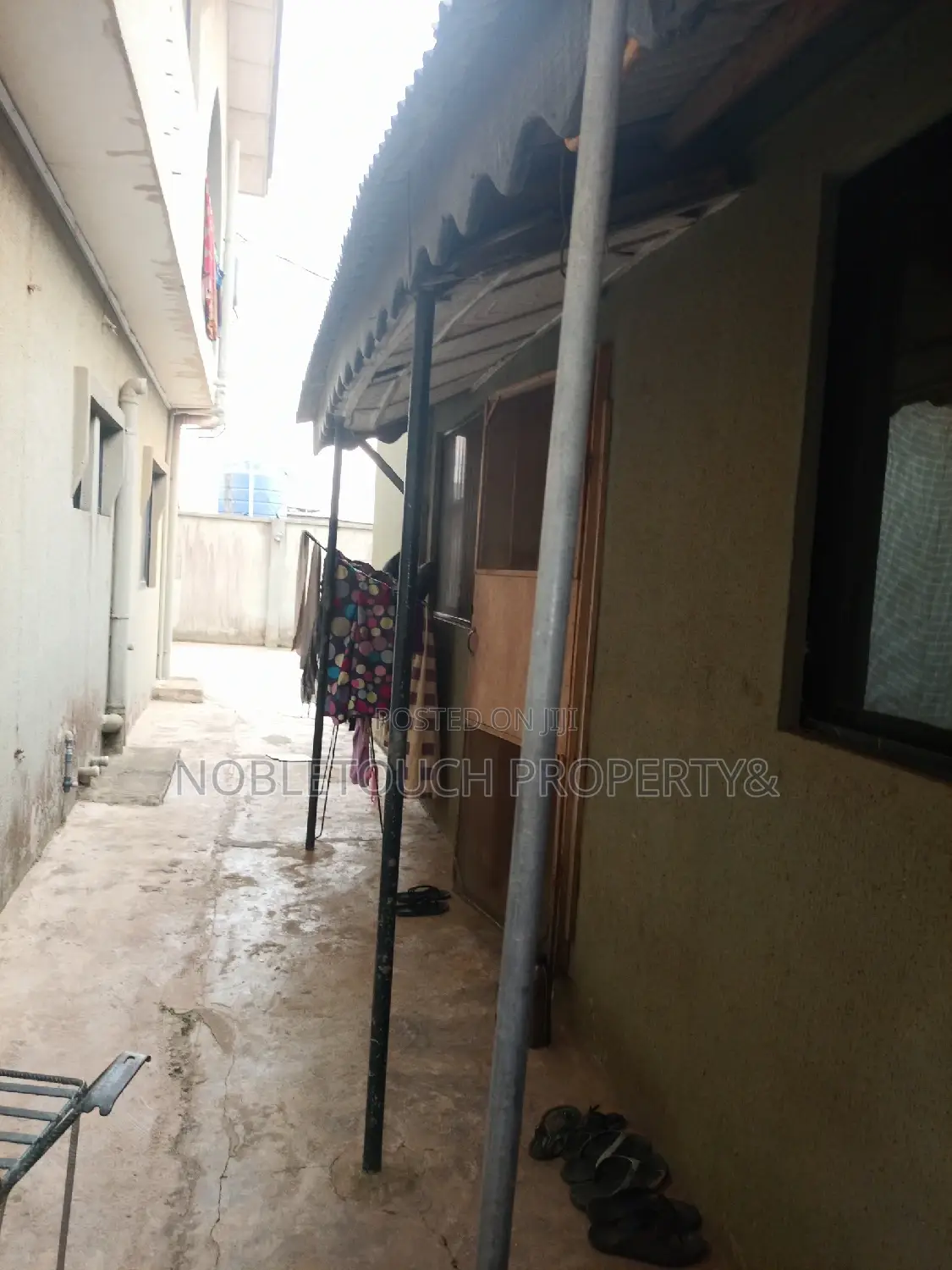 3bdrm Block of Flats in Alagbada Bus Stop for sale