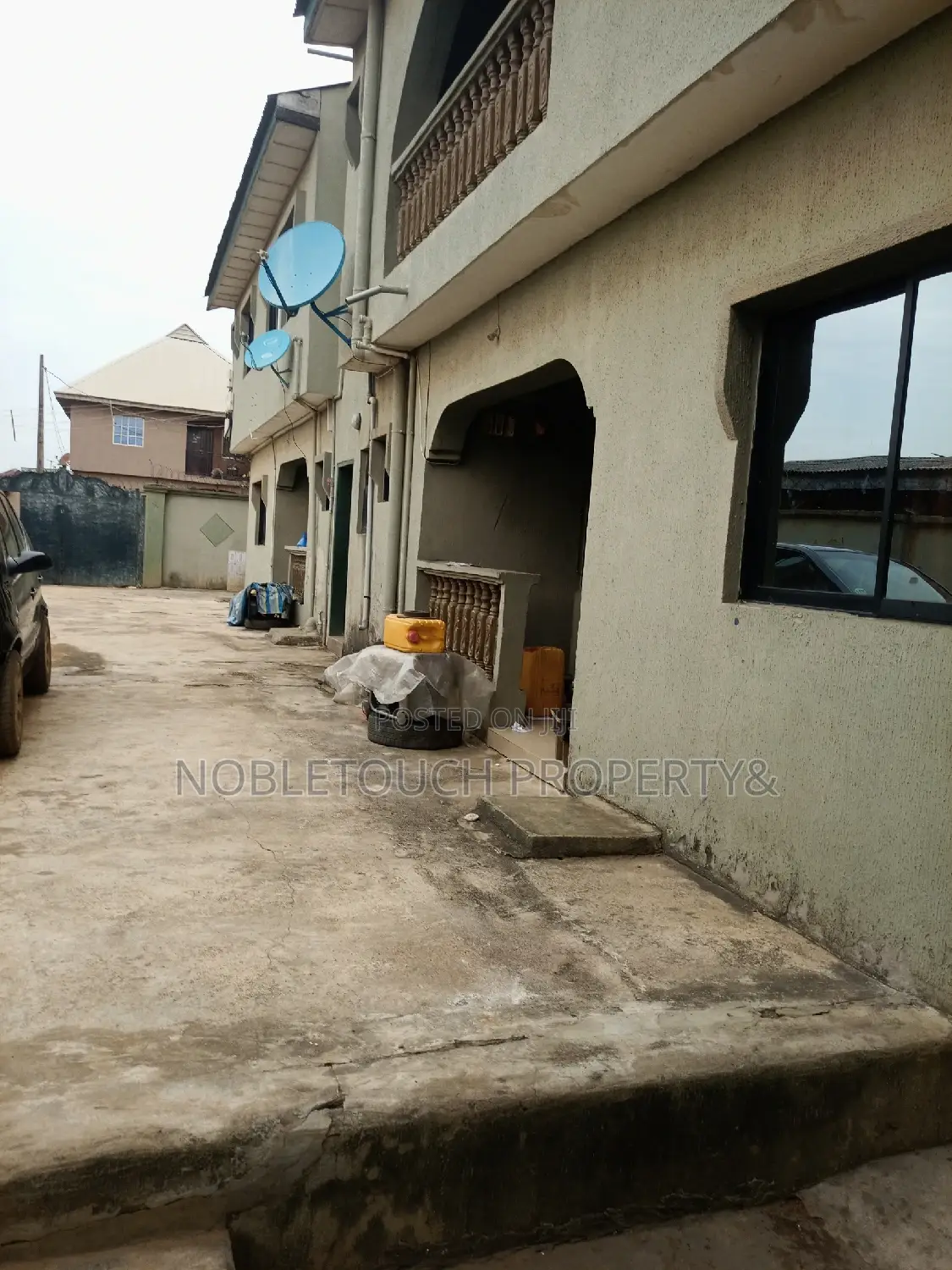 3bdrm Block of Flats in Alagbada Bus Stop for sale