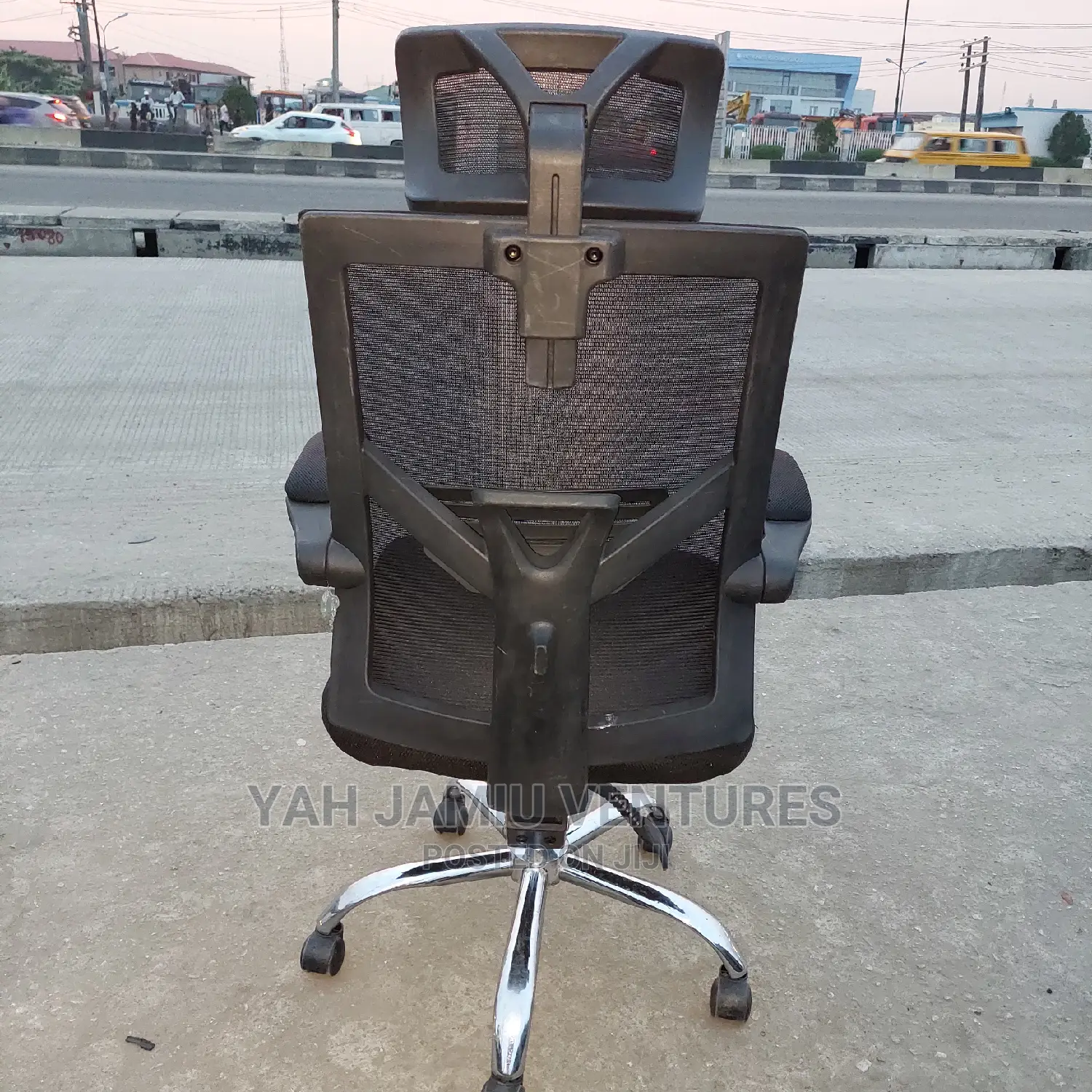 Quality Executive Swivel Office Mesh Chair.