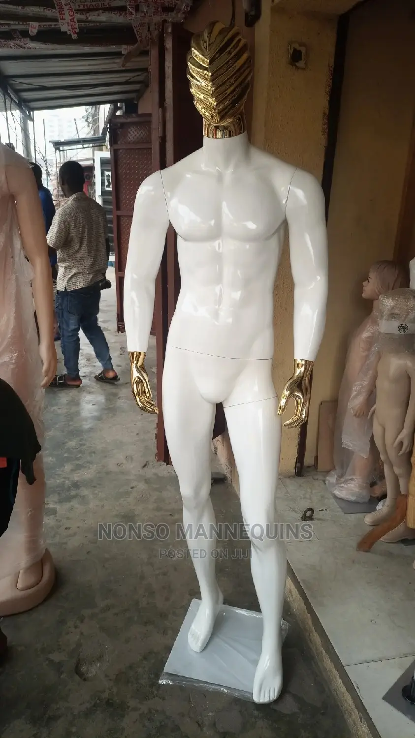 Fibre Glossy White and Gold Male MANNEQUIN