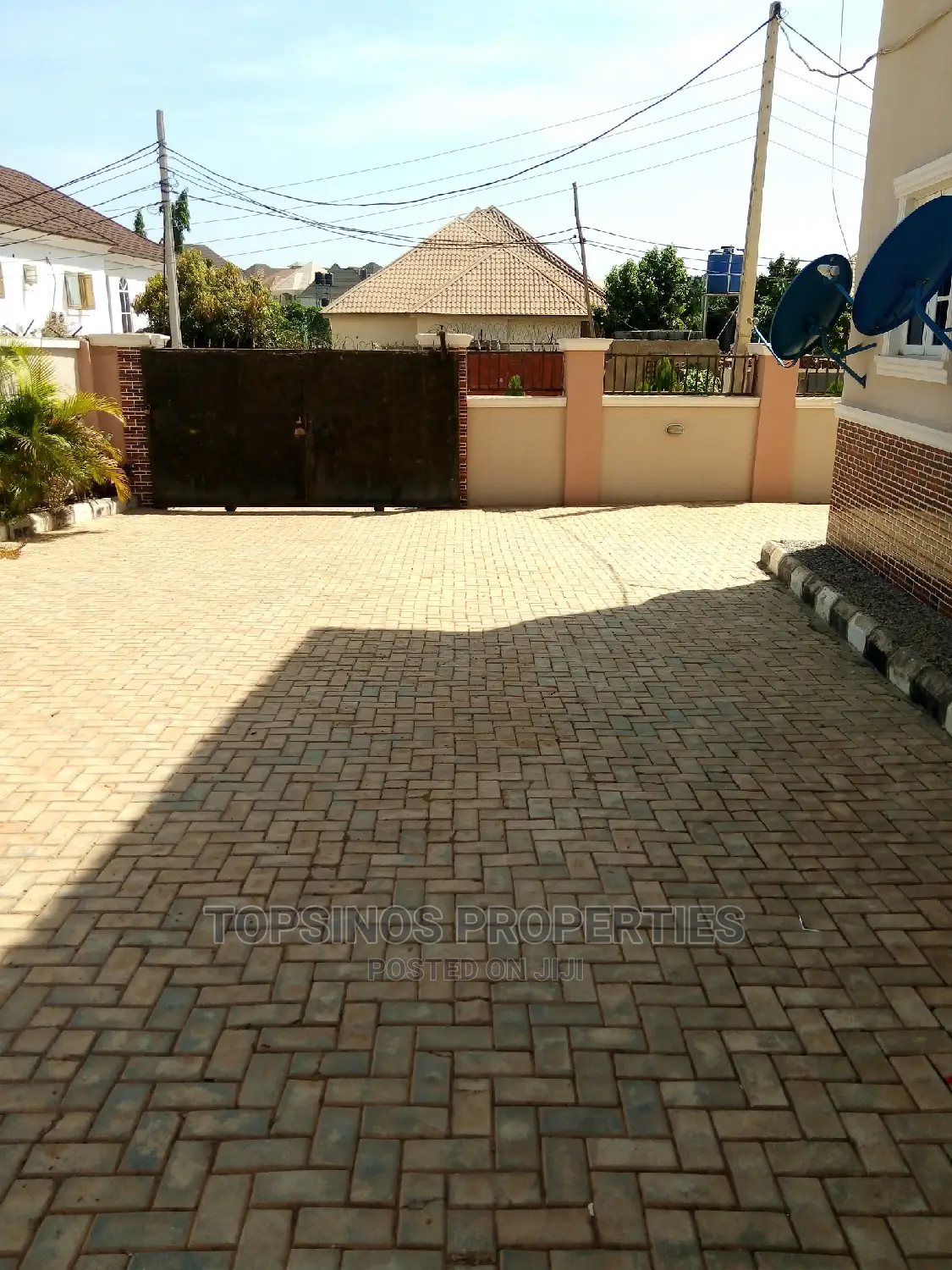 2bdrm Block of Flats in Dawaki for rent