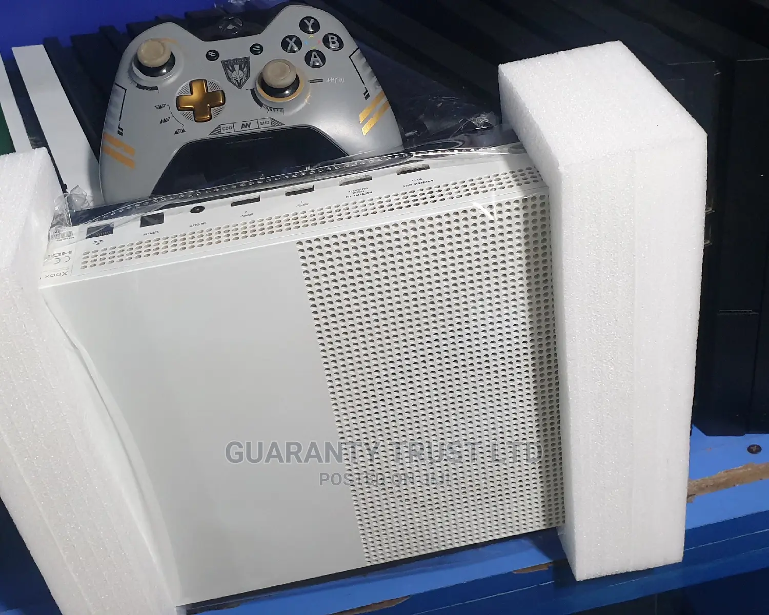 Microsoft Xbox One S + 8 Latest Games