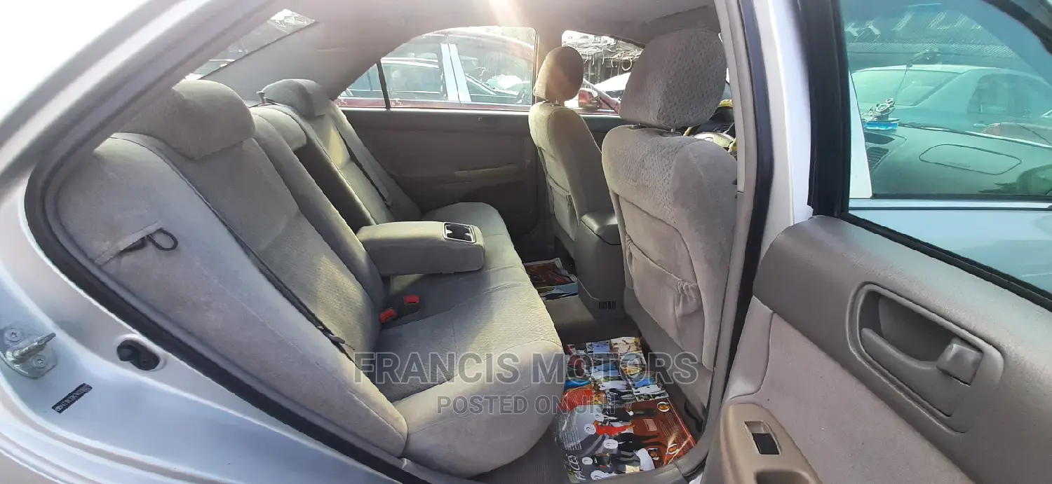 Toyota Camry LE 4dr Sedan (2.4L 4cyl 4A) 2004 Silver
