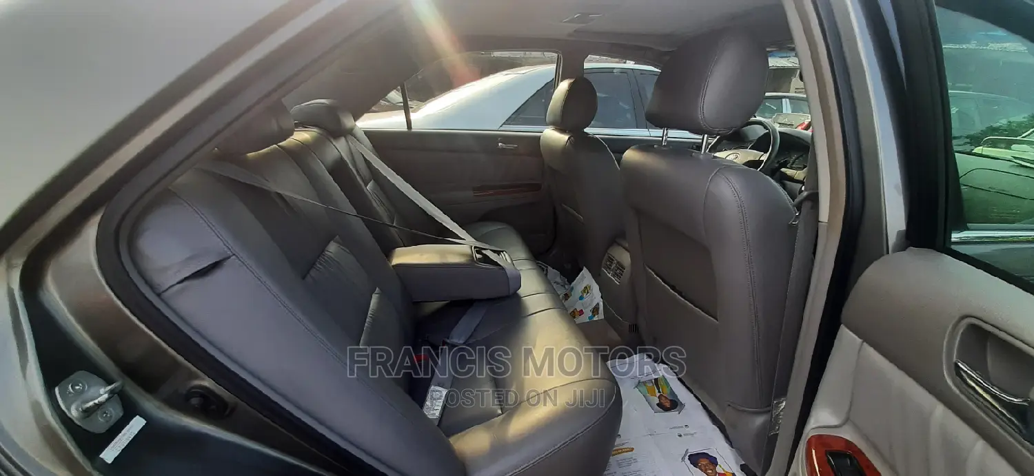 Toyota Camry XLE 4dr Sedan (2.4L 4cyl 4A) 2004 Gray