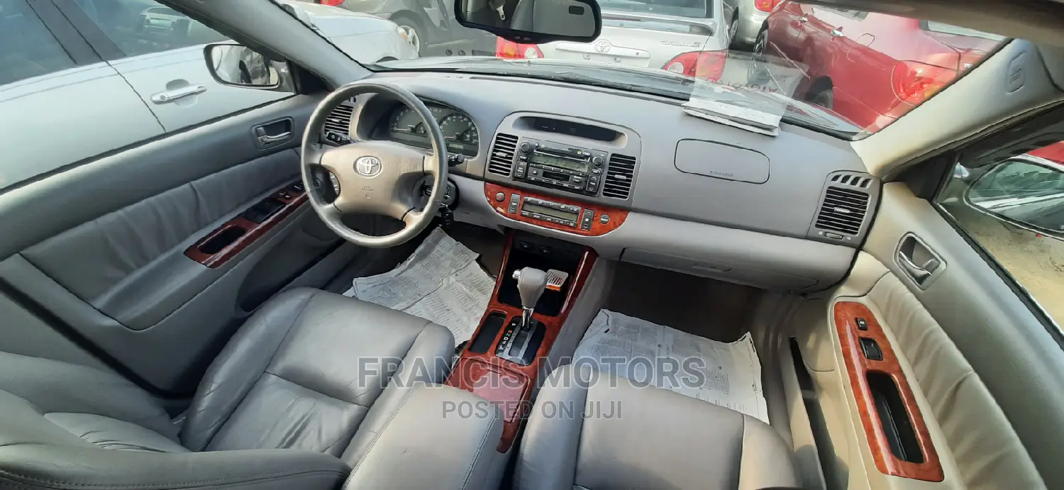 Toyota Camry XLE 4dr Sedan (2.4L 4cyl 4A) 2004 Gray