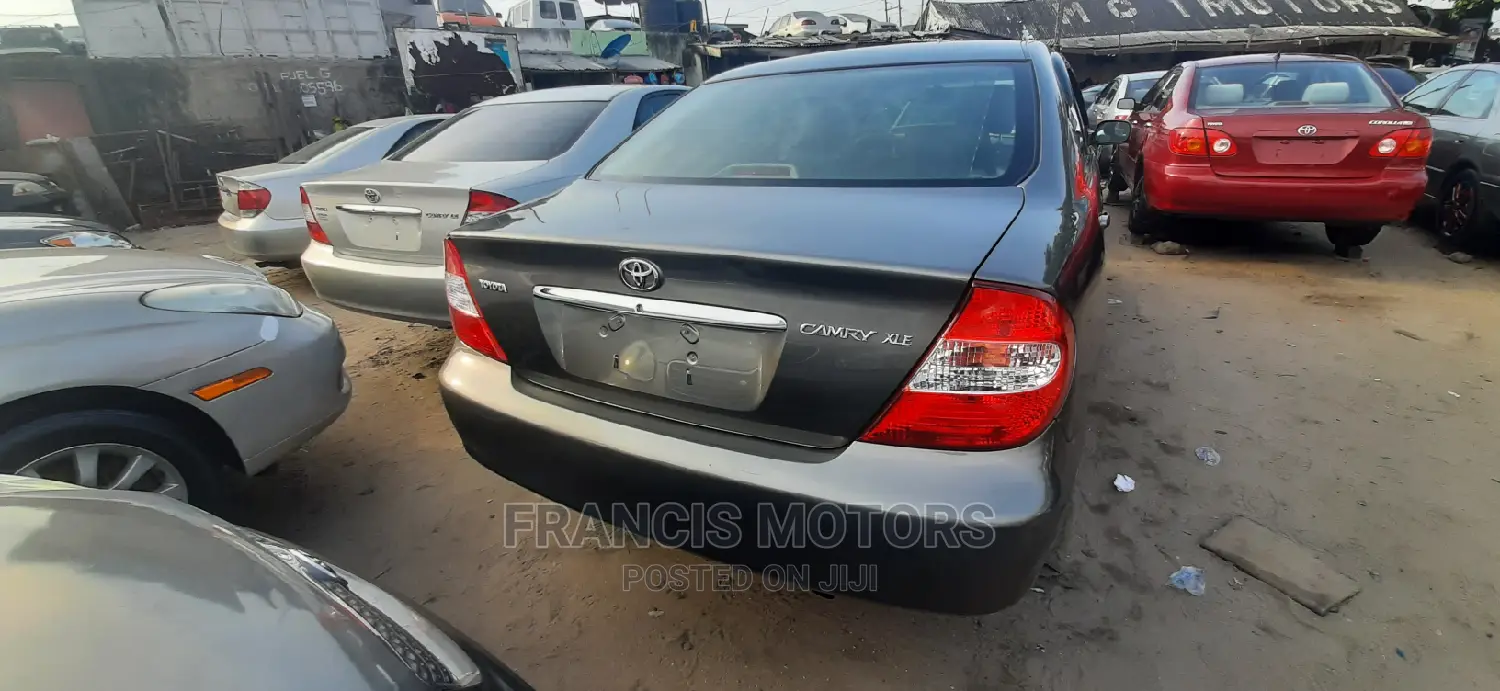 Toyota Camry XLE 4dr Sedan (2.4L 4cyl 4A) 2004 Gray