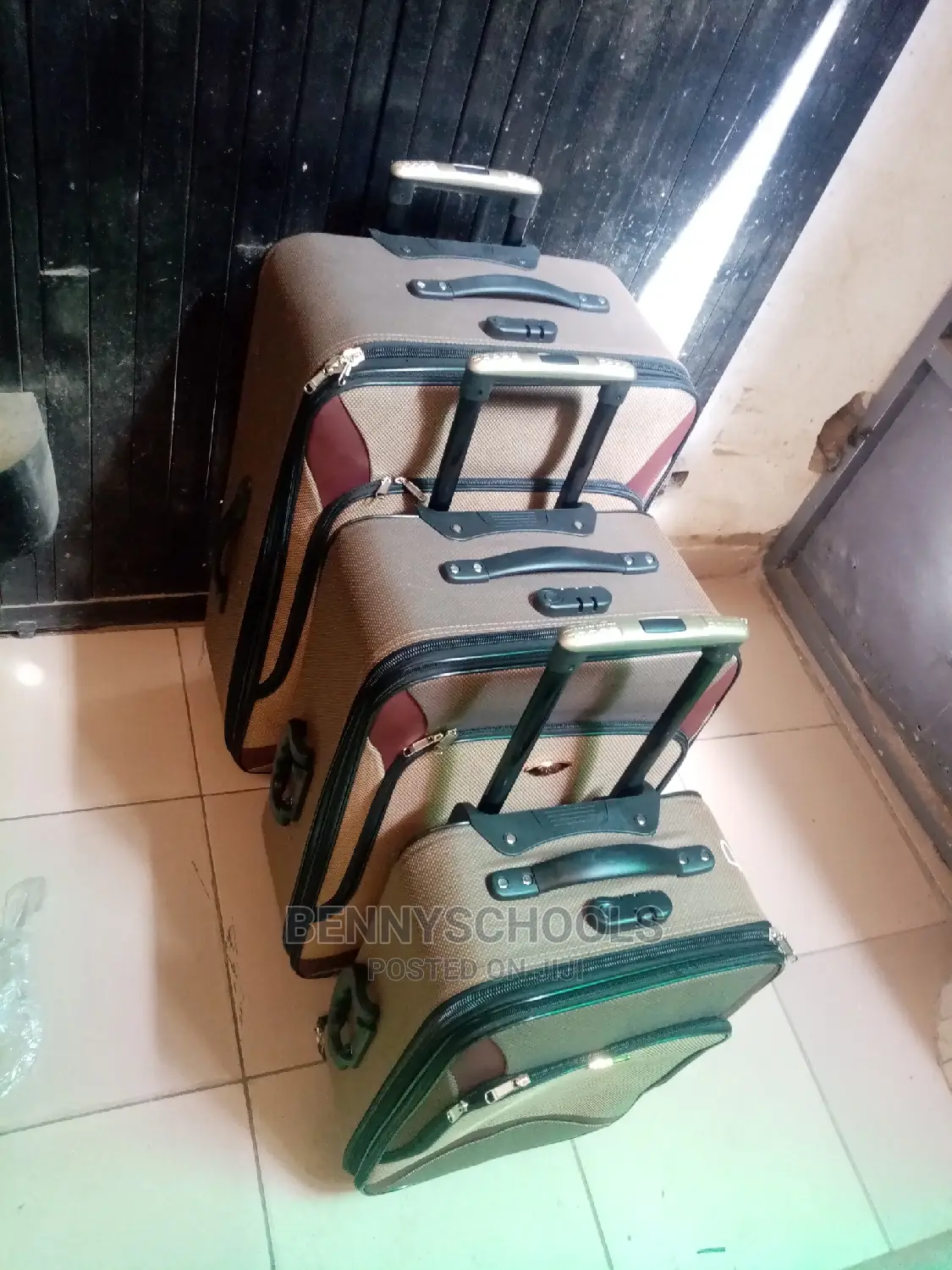 Set of 3 Lightweight Traveling Luggage Boxes