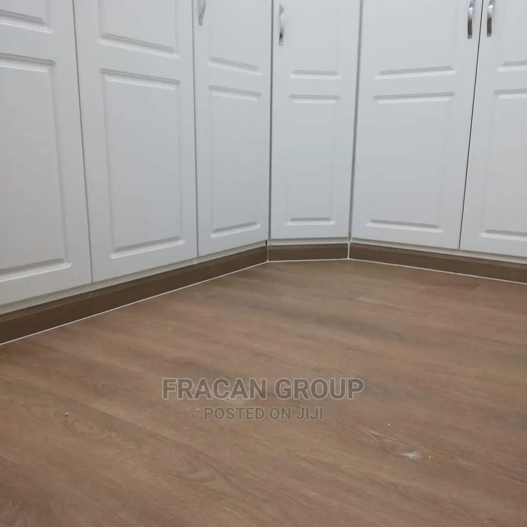 Exquisitely Finished Wood Laminate Flooring. Free Underlay