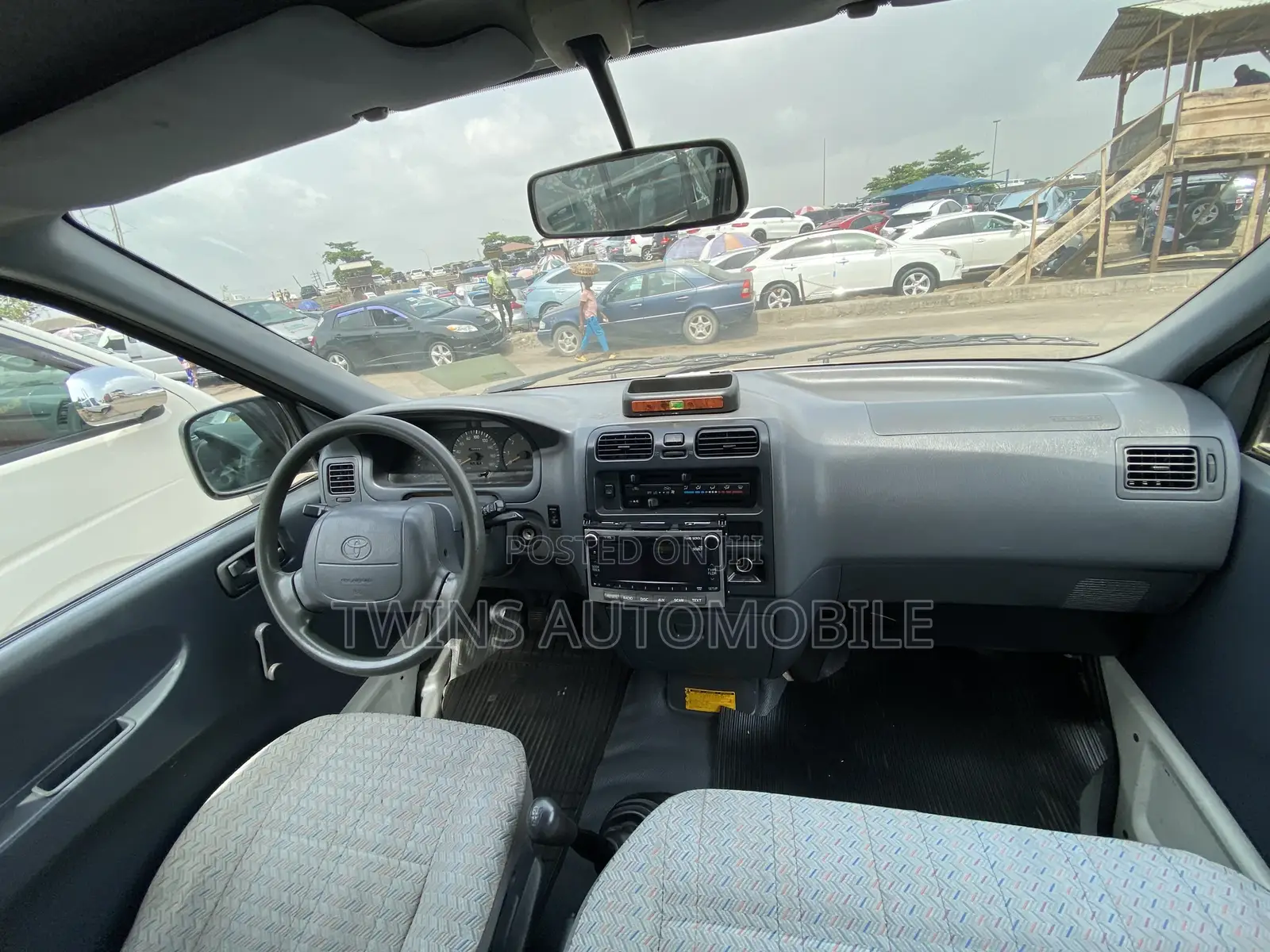 Toyota HiAce 2005