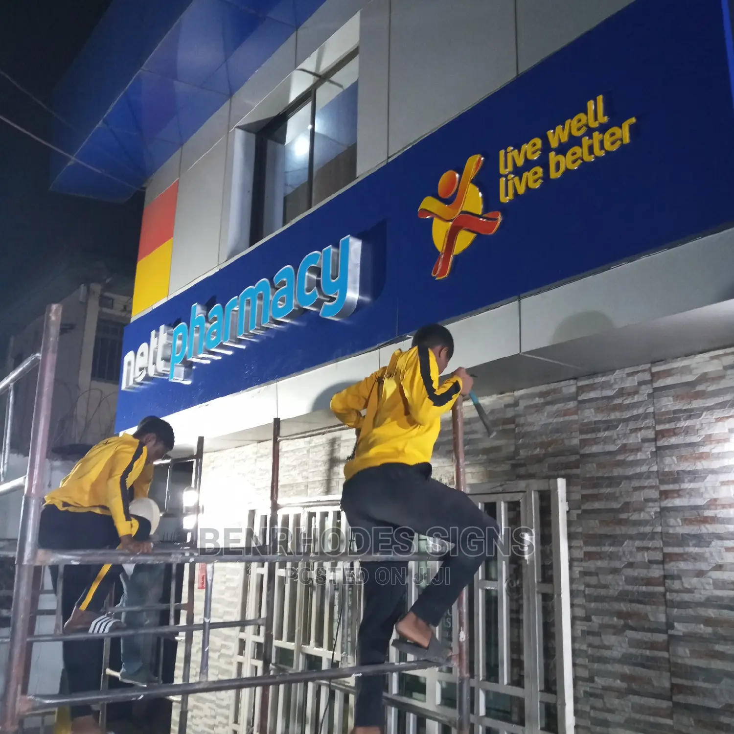 3D Sign. LED Brushed Silver.