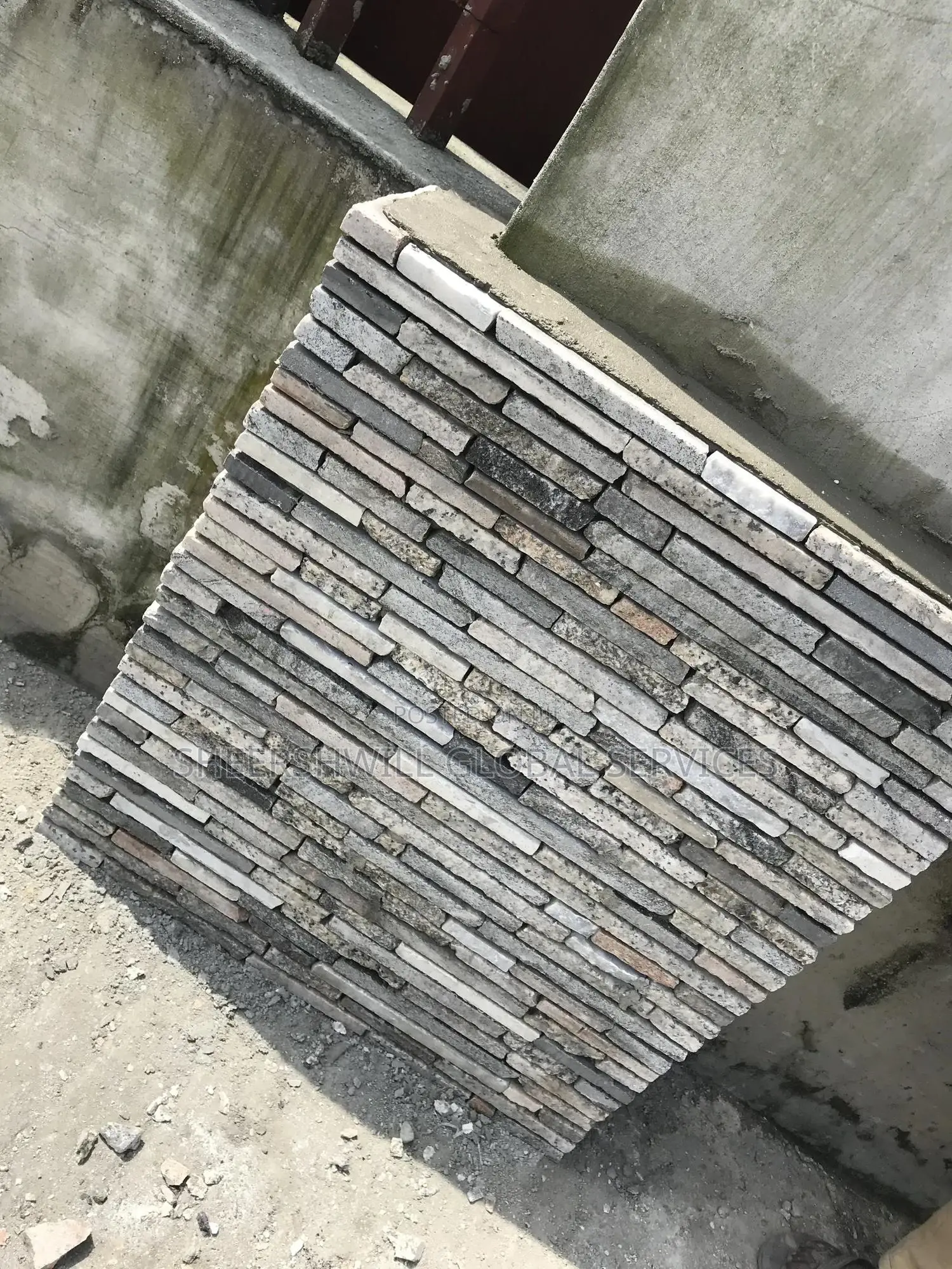 Paradiana , Crack Marble and Granite Stone 'London Star'