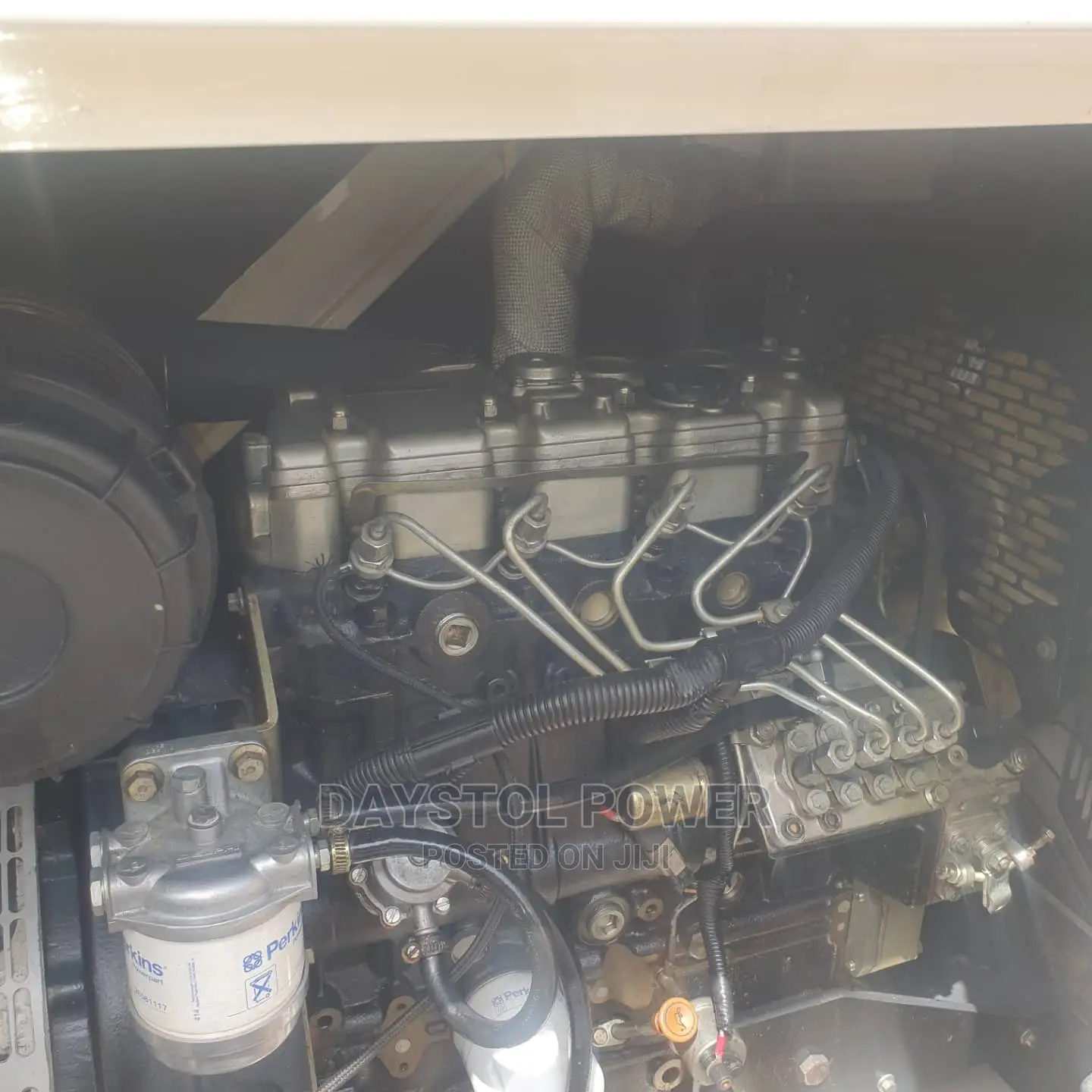 Super Clean 20kva Uk Perkins Jubaili Soundproof Diesel Gen.