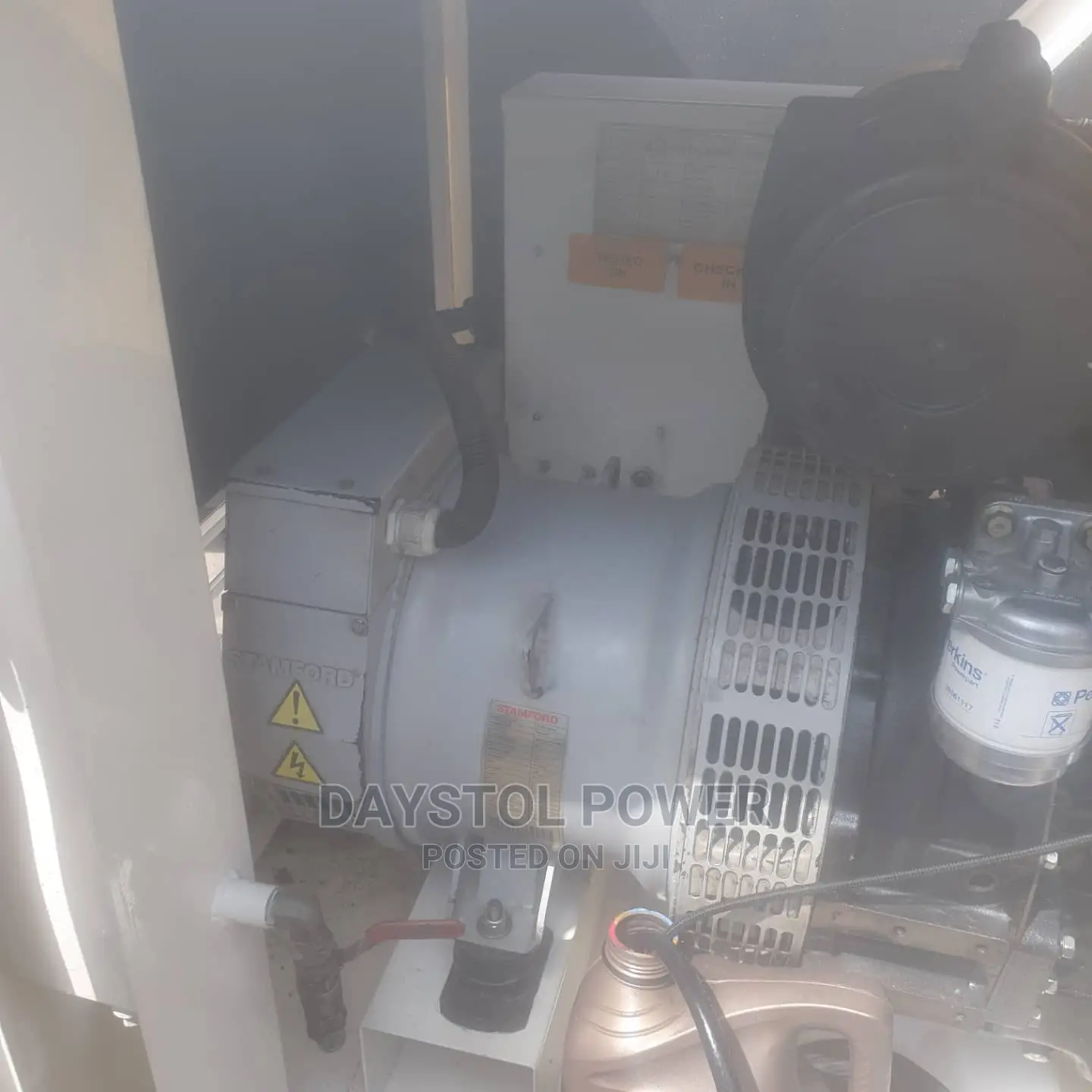 Super Clean 20kva Uk Perkins Jubaili Soundproof Diesel Gen.