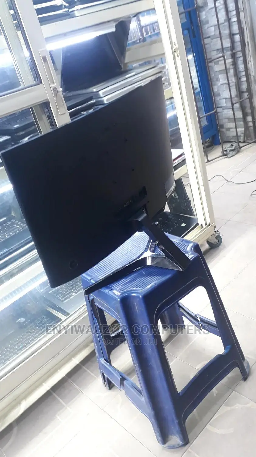 Curved Samsung 24inch Full HD Display Monitor..