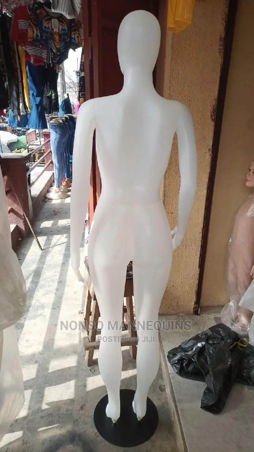 Plastic Faceless Detachable Waist Female MANNEQUIN