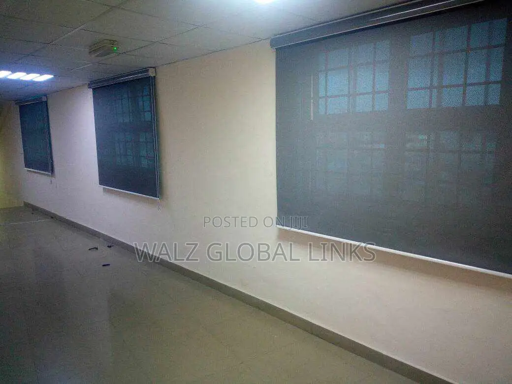 Quality Rolling Stylish Window Blinds.