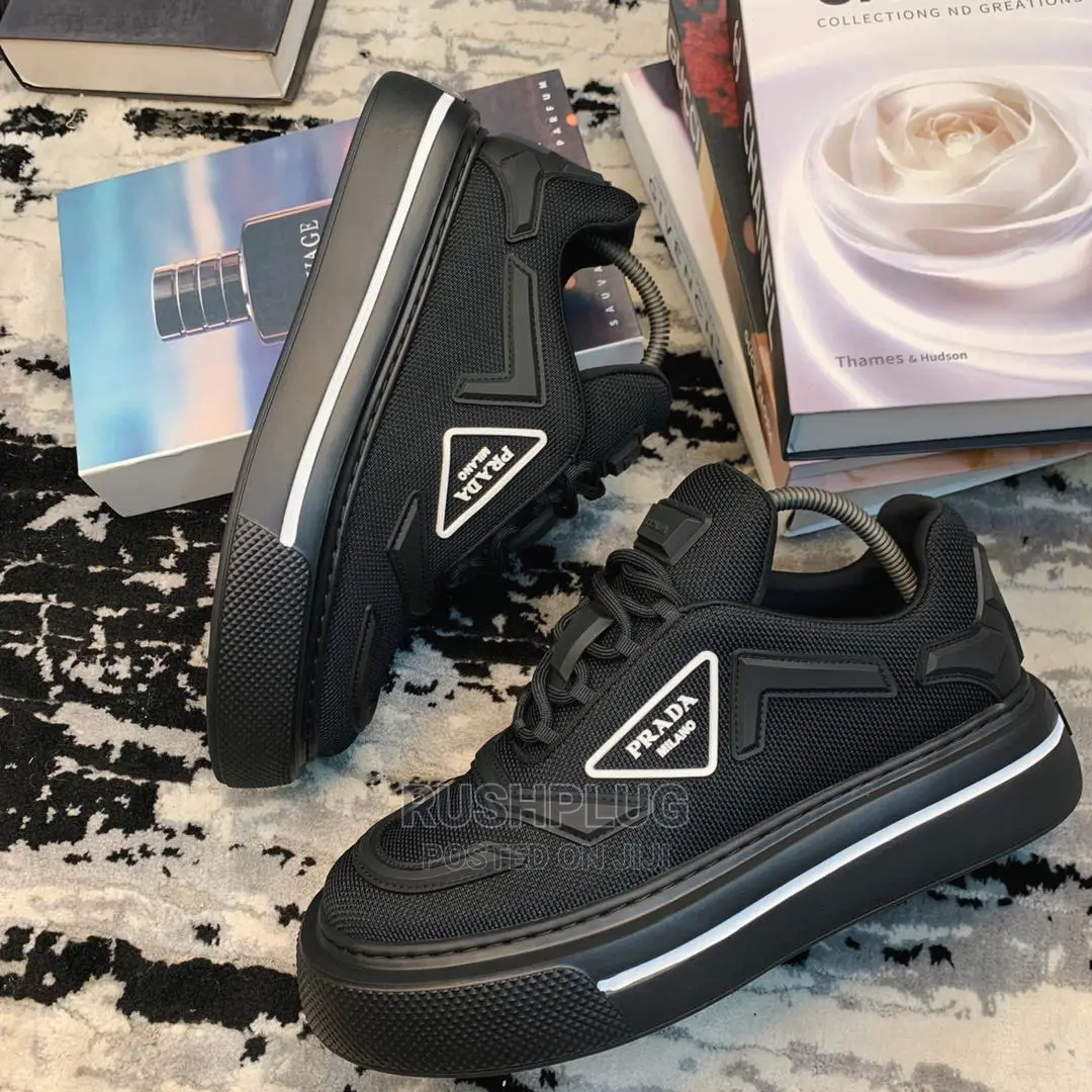 PRADA Prax 1 Macro Black SNKS