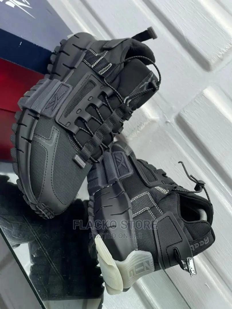 Original Reebok Zig Kinetica Edge Black Sneakers Available
