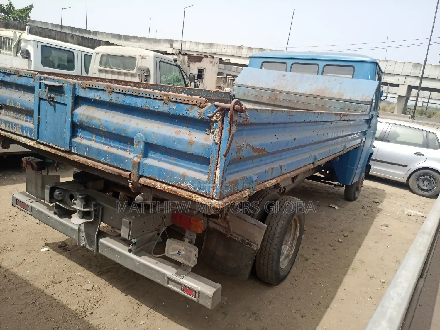Mercedes-Benz 508 Tipper