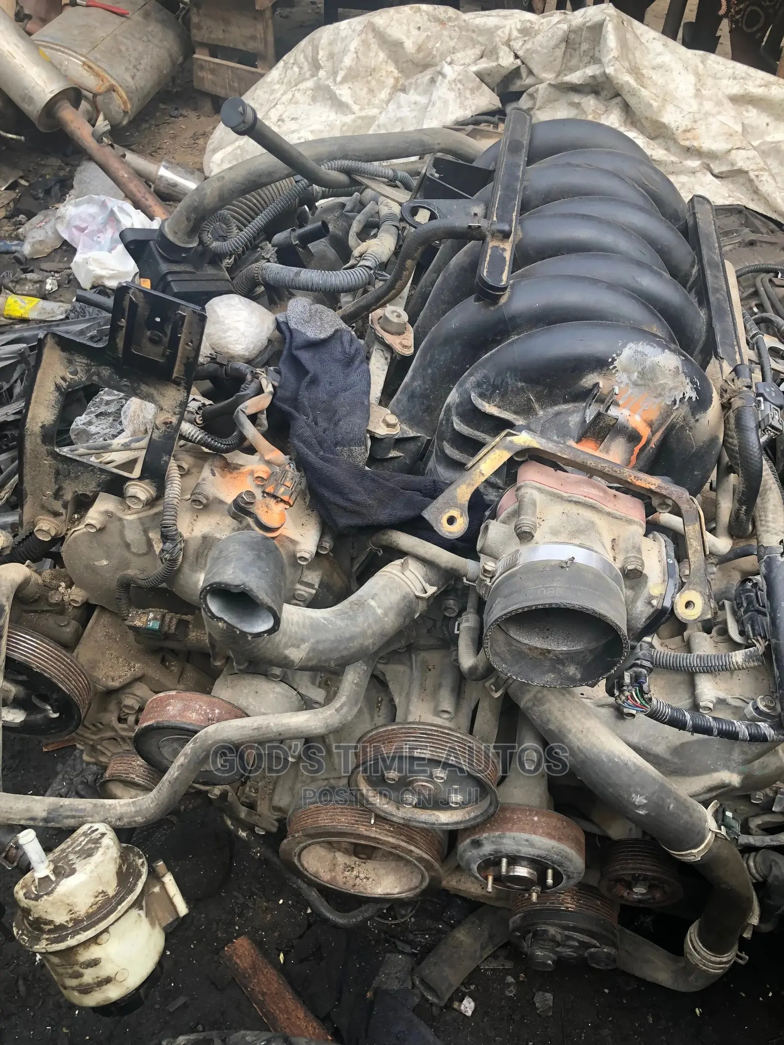 Nissan Titan V8