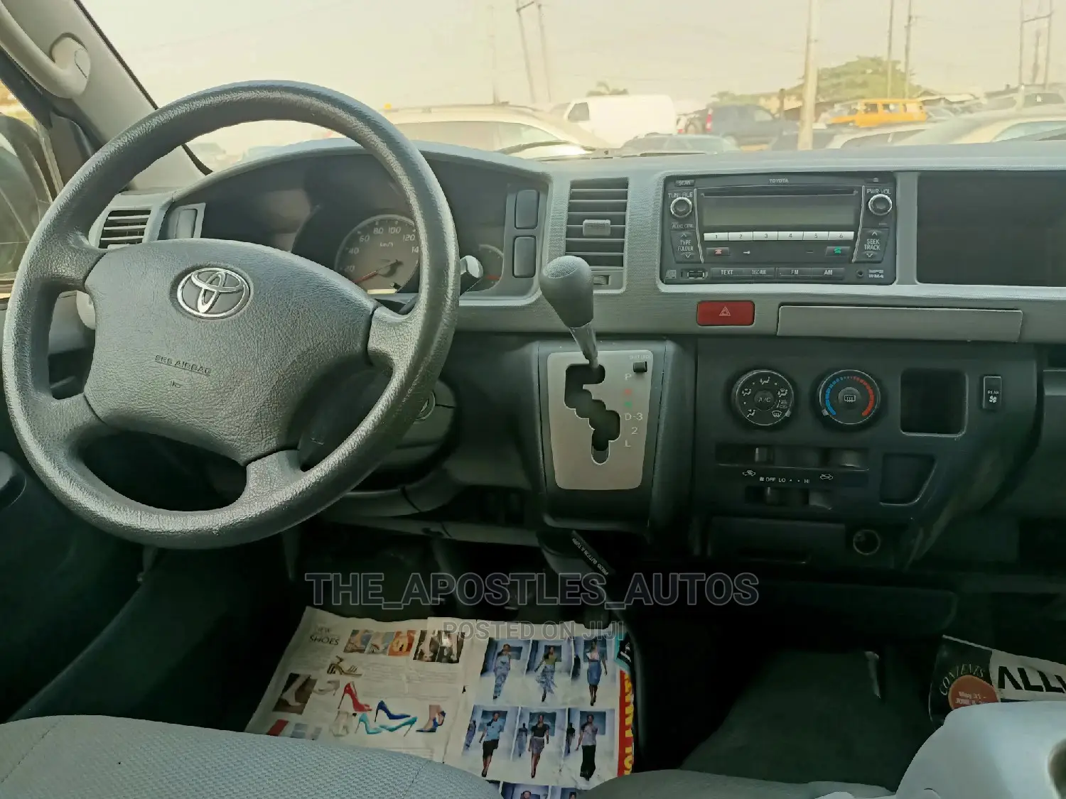 Toyota HiAce 2014 White