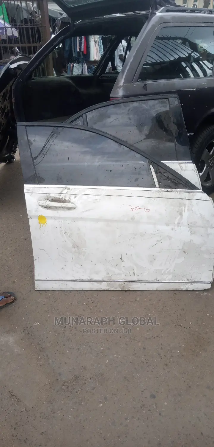 Mercedes Benz C300 W204 Door.