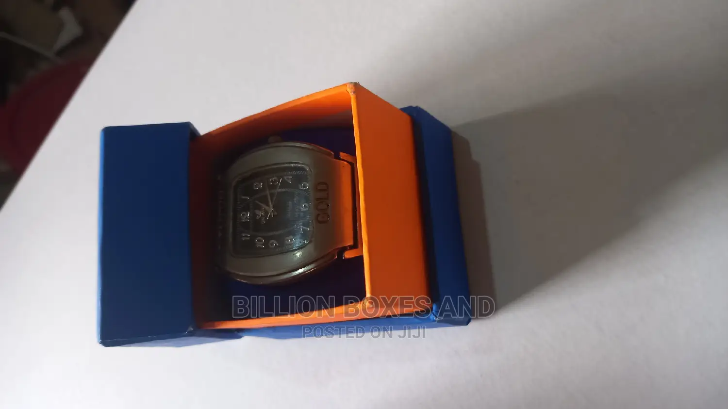 Empty Wristwatch Box Compact Design