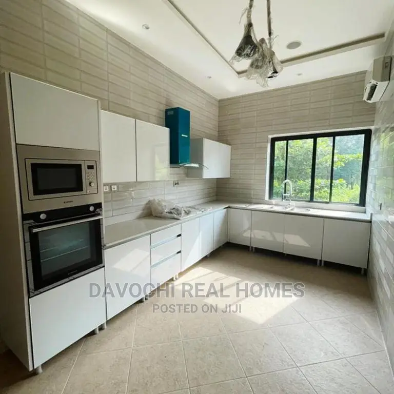 5bdrm Apartment in Banana Island for sale