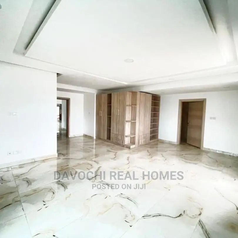 5bdrm Apartment in Banana Island for sale