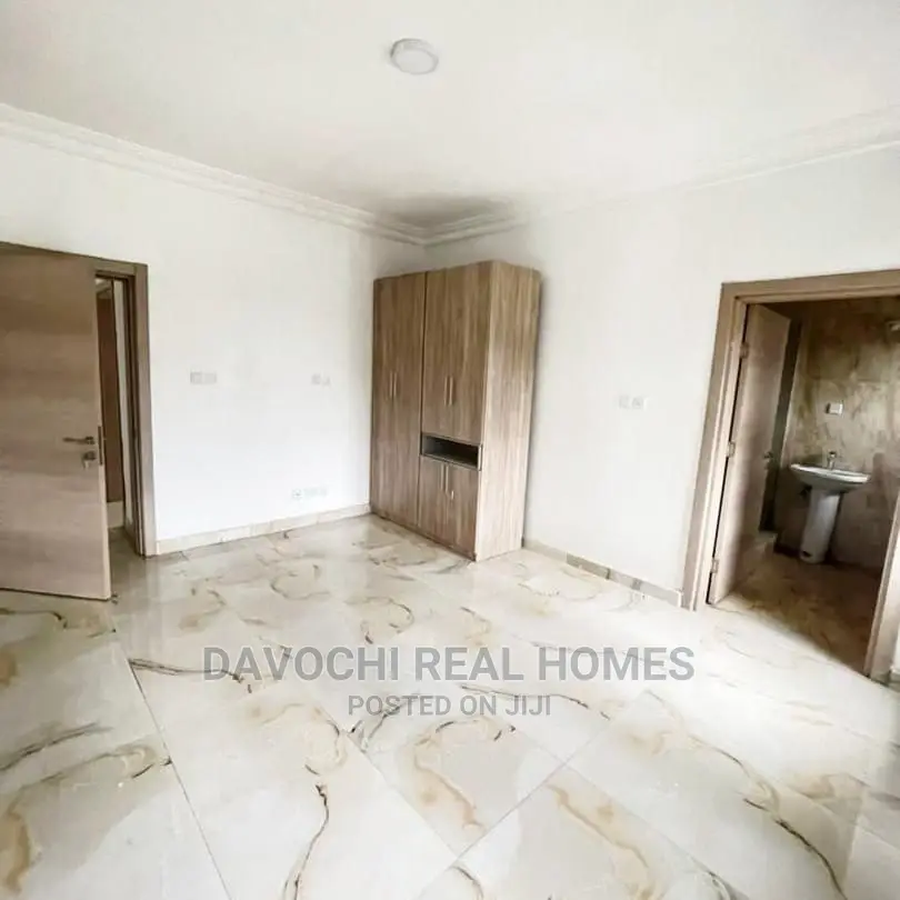 5bdrm Apartment in Banana Island for sale
